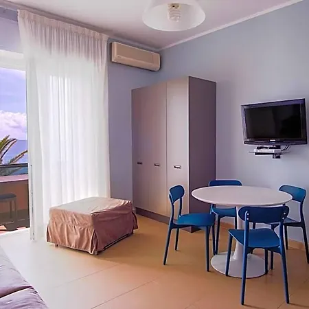 Sole Mare Alaxi شقة فندقية ألاسيو