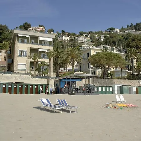 Sole Mare Alaxi Апарт-отель Алассио