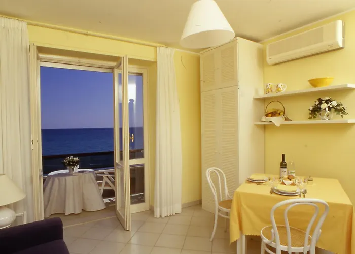 Sole Mare Alaxi Aparthotel